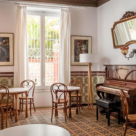 Medium Romantic فندق سيدجيس