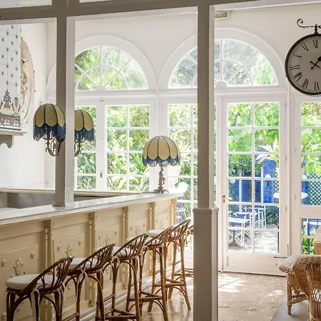 Medium Romantic فندق 2*