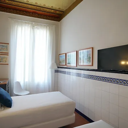 Medium Romantic Hotel 2*