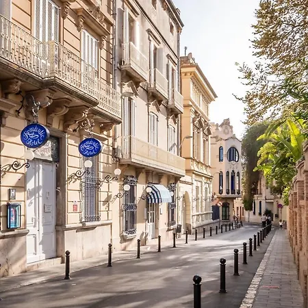 Medium Romantic Hotel