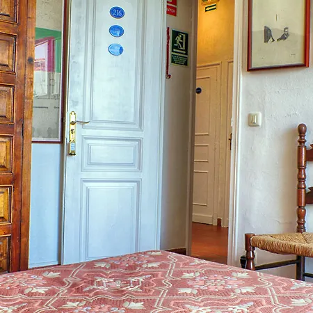 Medium Romantic Hotel