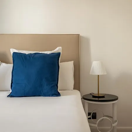 Medium Romantic Hotel