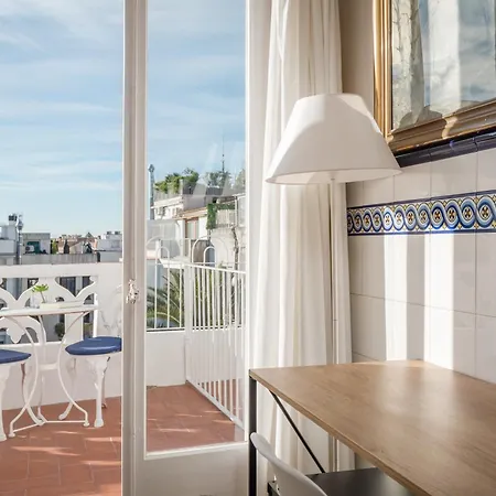 Medium Romantic Hotel