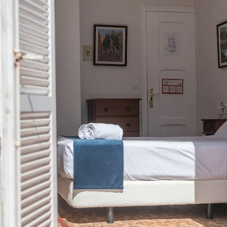 Medium Romantic Sitges