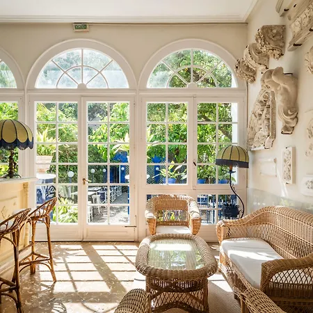 Medium Romantic Hotel 2*