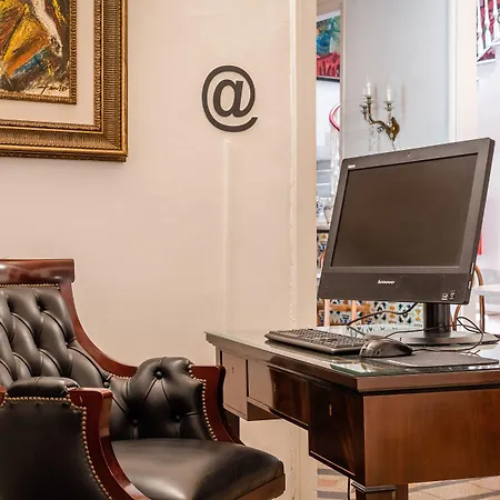 Medium Romantic Hotel