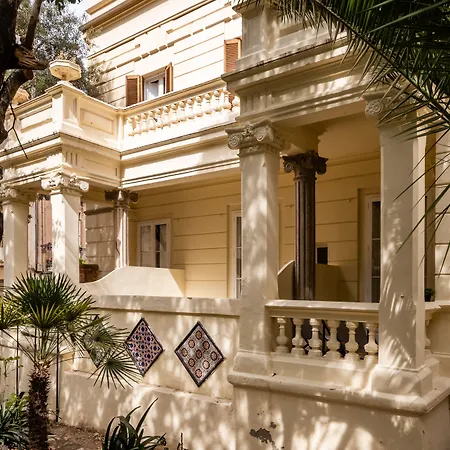 Medium Romantic Hotel