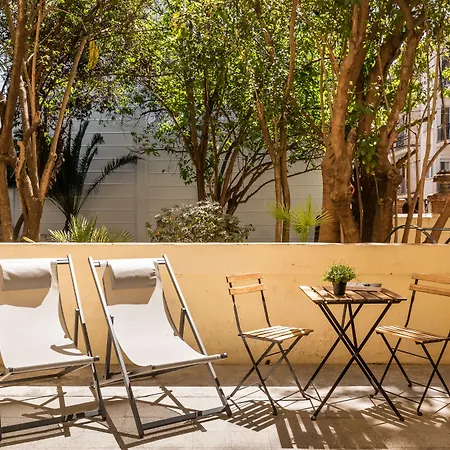 Medium Romantic Hotel