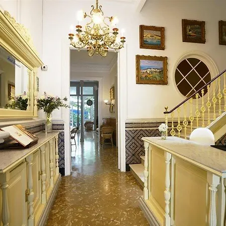 Medium Romantic Hotel