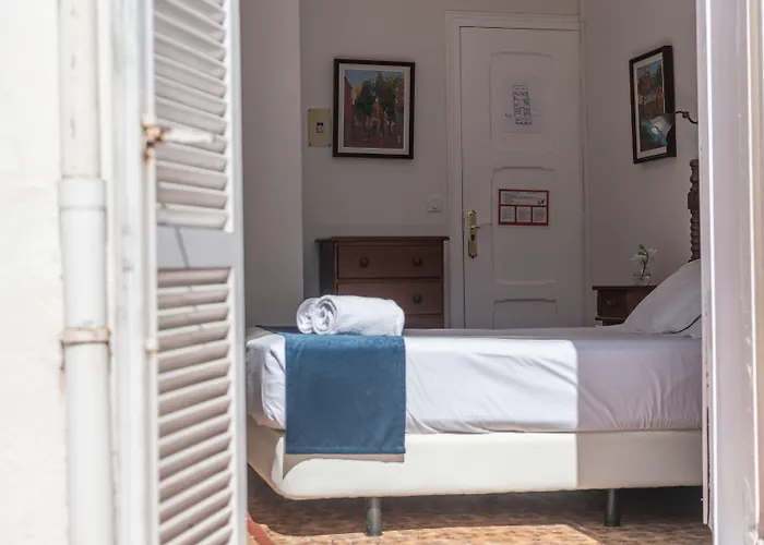 Medium Romantic Sitges