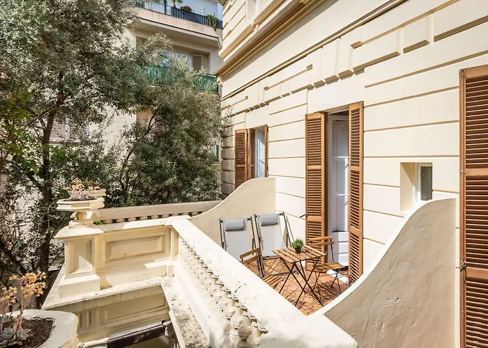 Готель Medium Romantic Сіджас