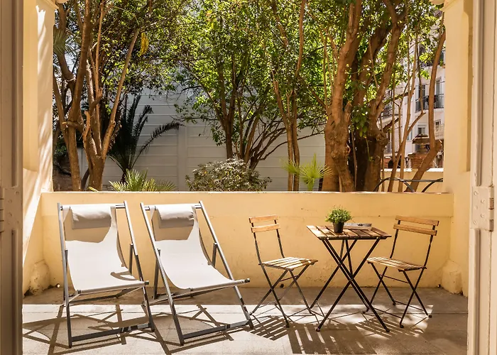 Medium Romantic Готель