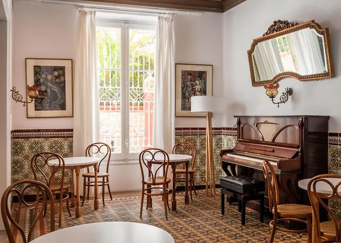 Medium Romantic Отель Сиджес